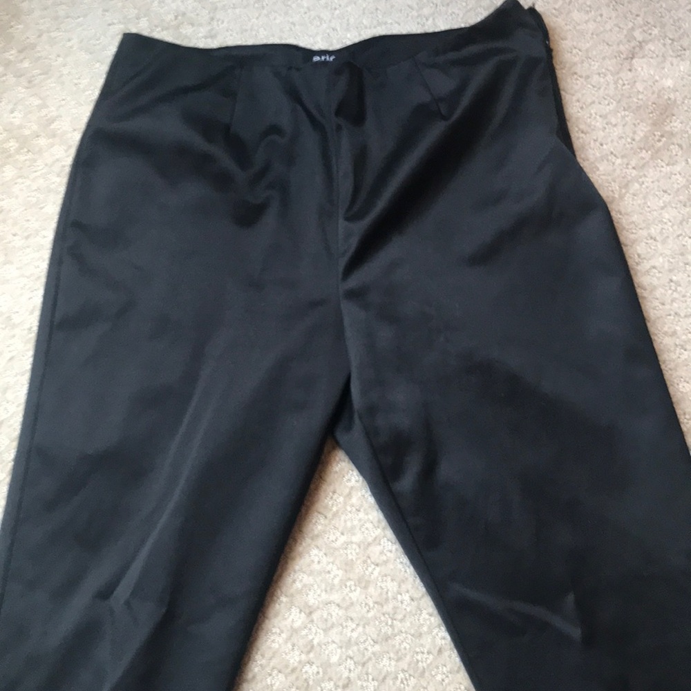 Eric signature size ten satin look